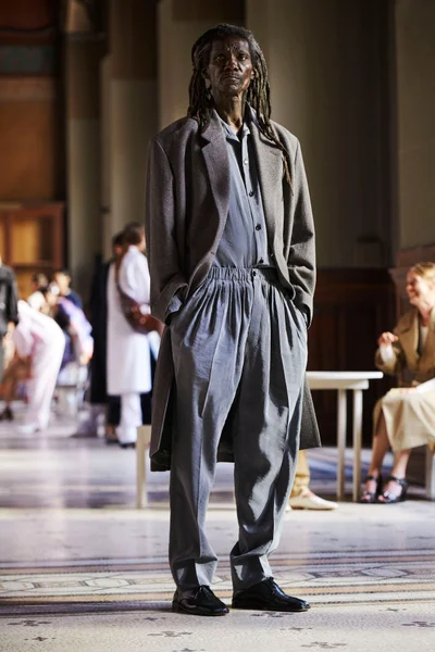 Look 18